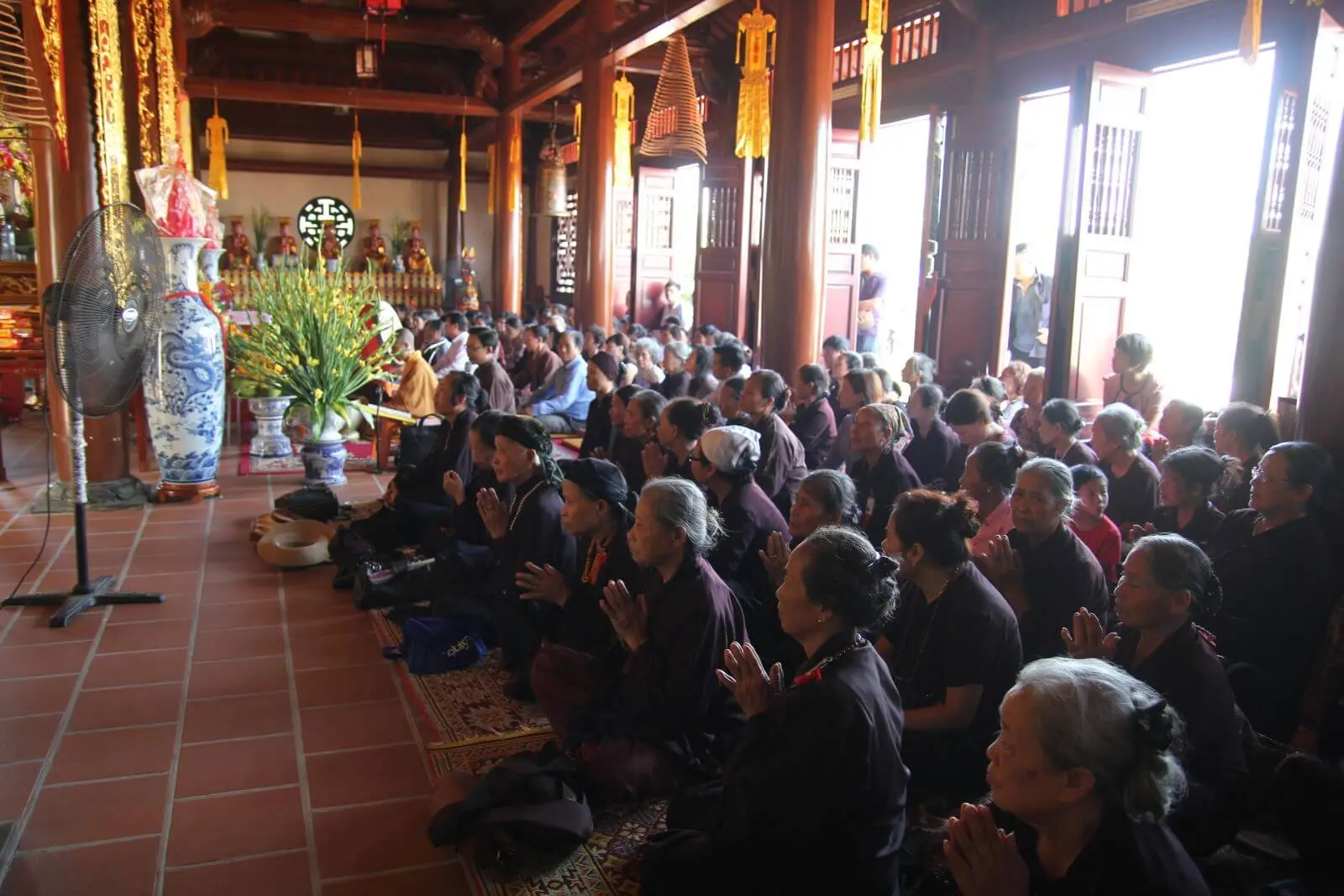 nghĩa trang lạc hồng viên